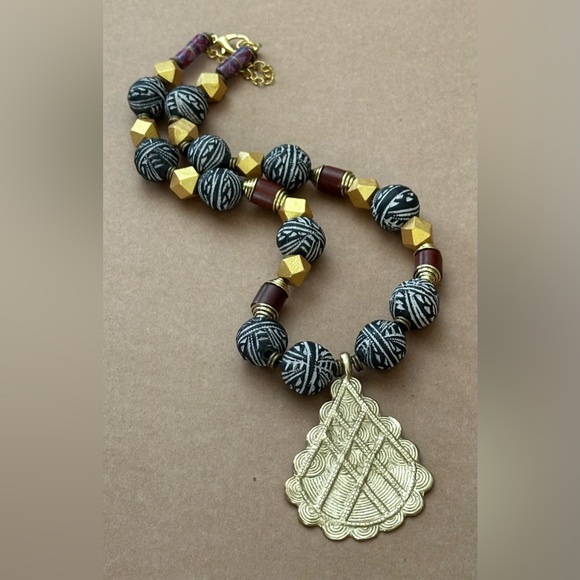 African Inspired bead Necklace NWOT - Picture 3 of 11